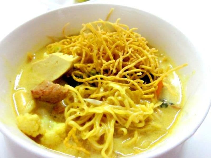 Crispy Fried Yellow Noodle Soup