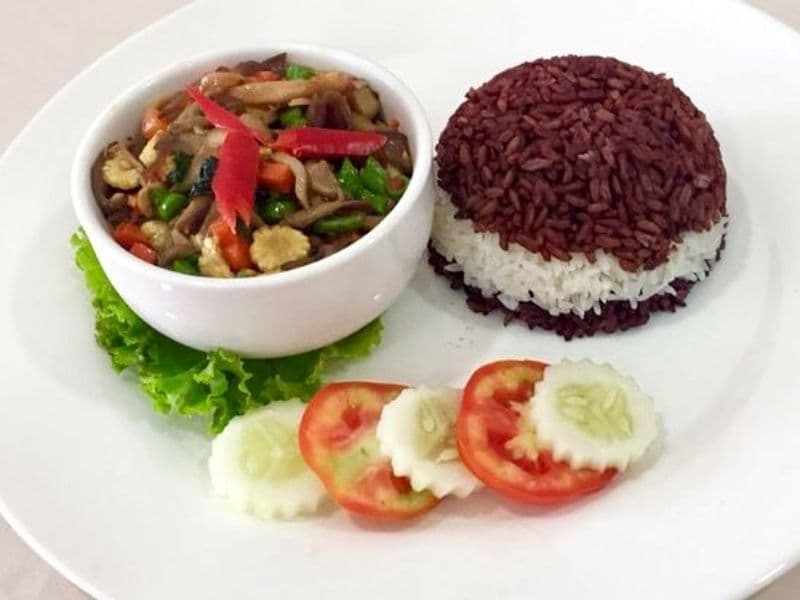 Fried Mushrooms with Red Rice