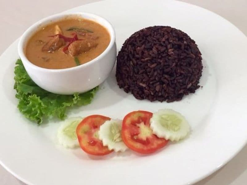 Tempeh Panaeng with Black Rice
