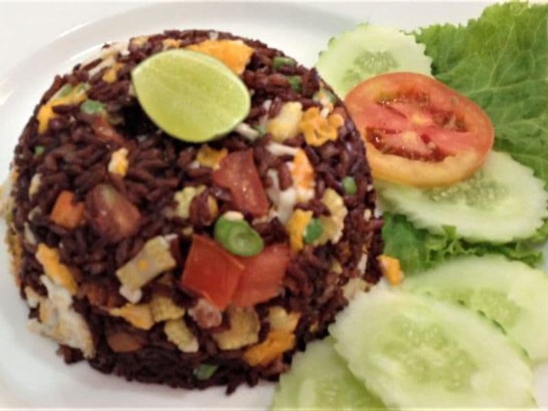 Fried Red Rice with Eggs