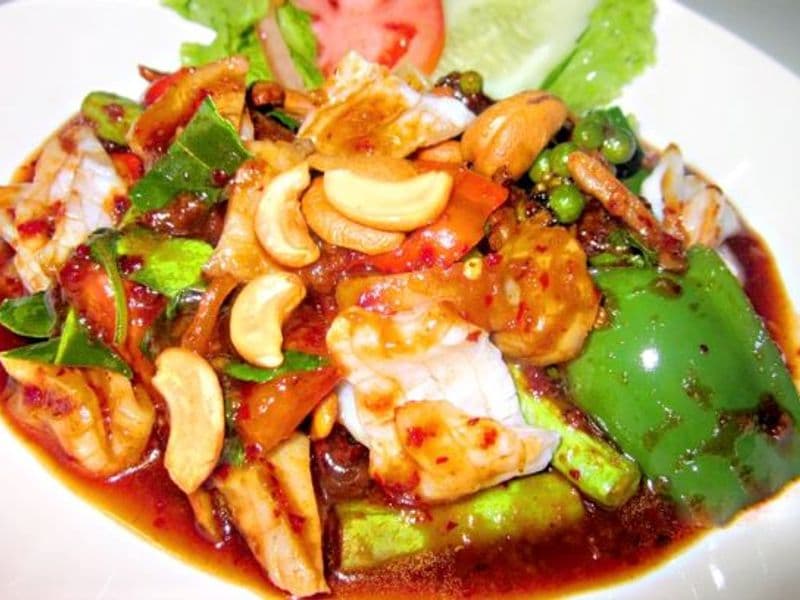 Chicken Stir-Fried with Cashew Nuts