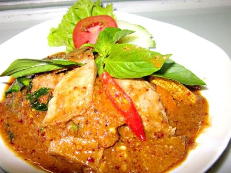 ปลาหมึกผัดน้ำพริกเผา