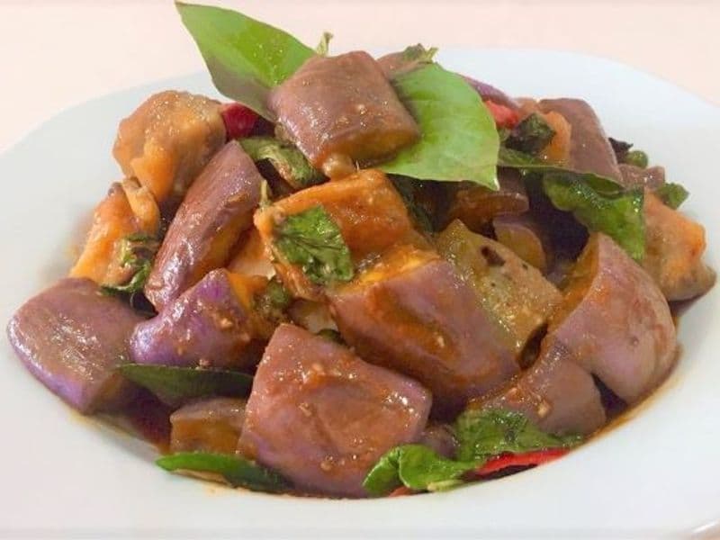 ผัดเผ็ดมะเขือม่วง